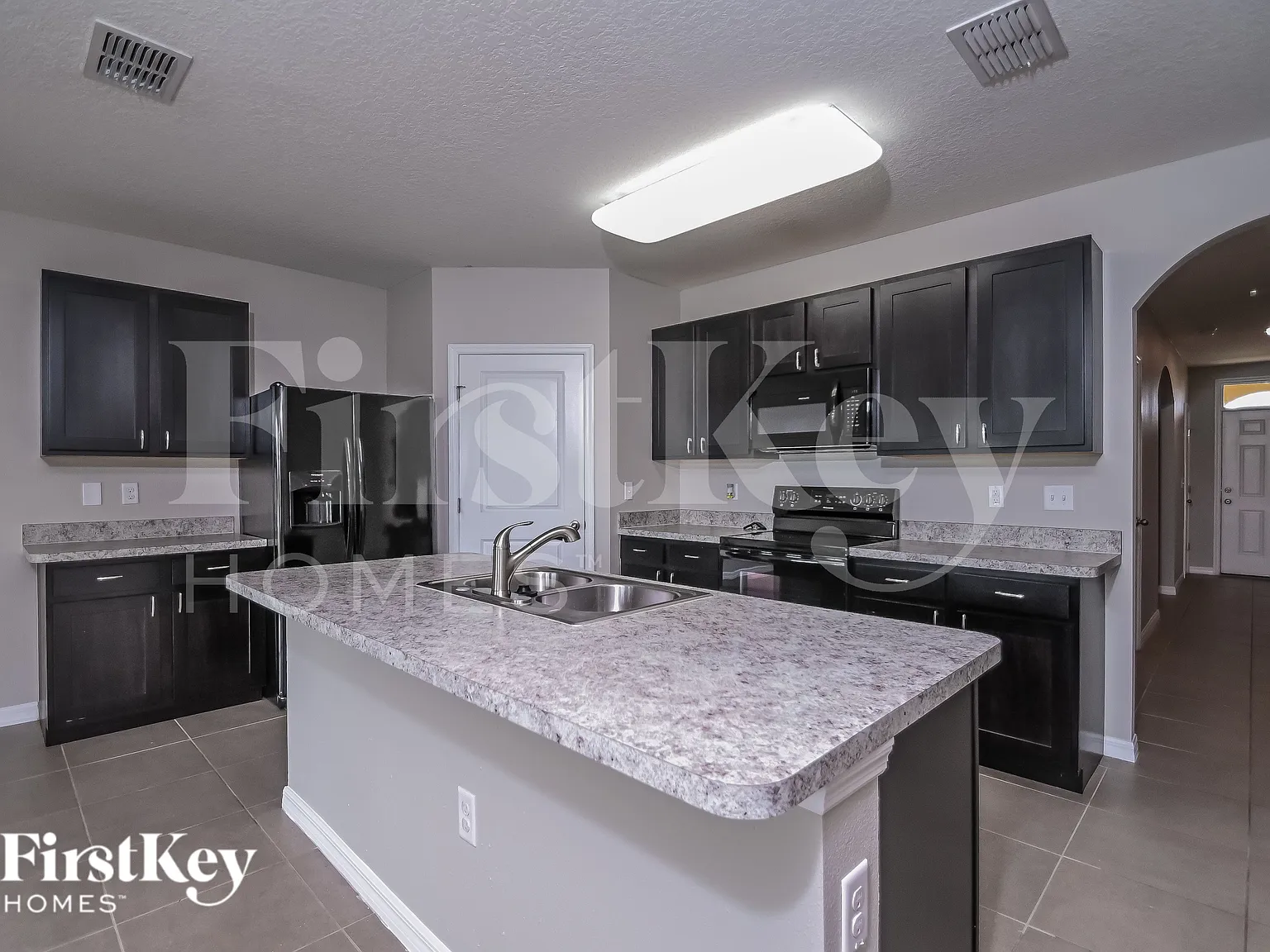4 bed, 2.0 bath, 1834 sqft, $2,500 — Photo 4