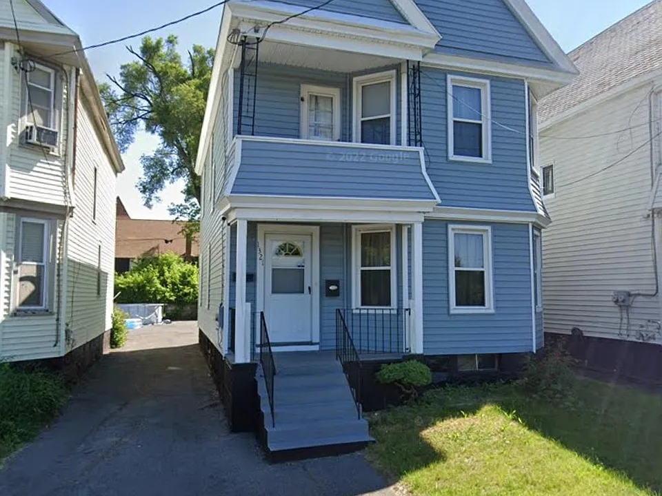 1321 Albany St