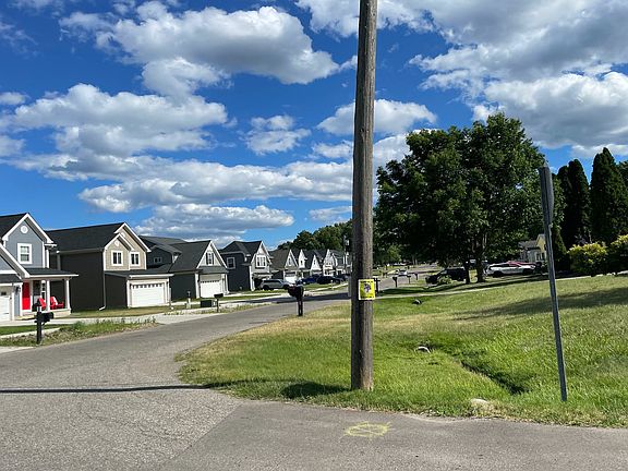 5th image of 486 Lakeside Dr
