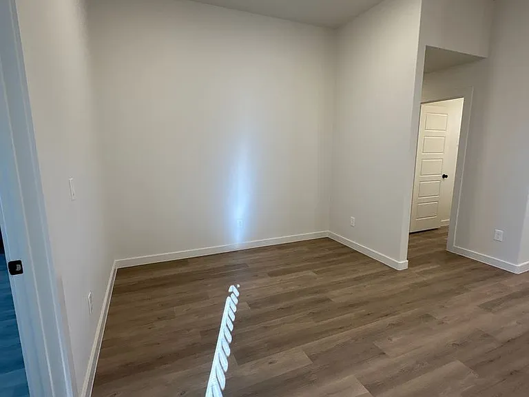 2168 Langford Ave — Photo 6