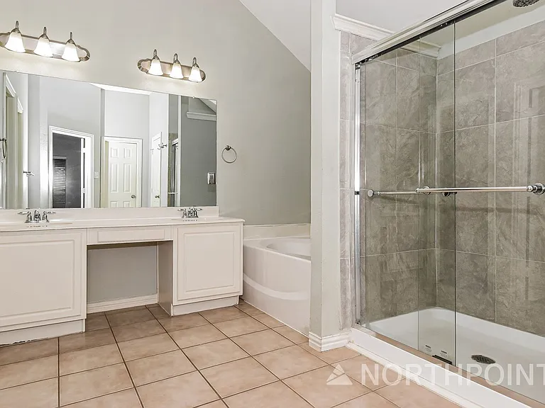 1204 Lost Valley Dr — Photo 9