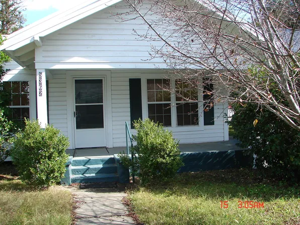 5362 Smith St, Graceville, FL 32440