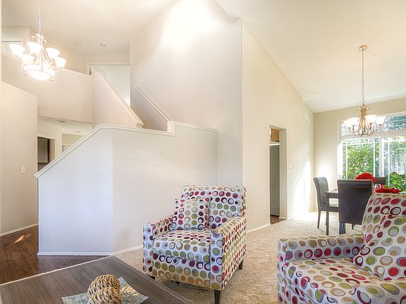3rd image of 385 SE 13th Pl
