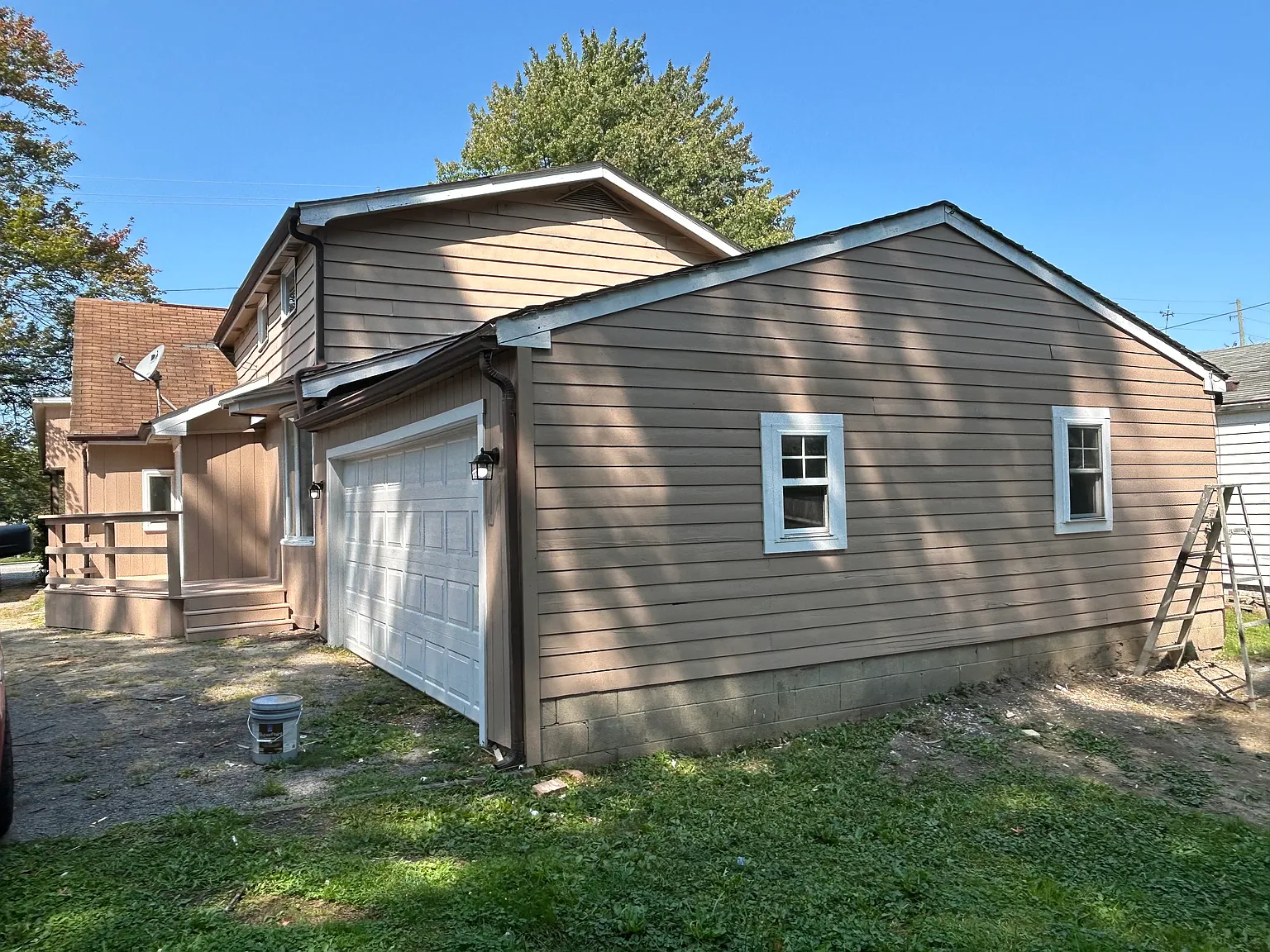 1600 Elm Rd NE — Photo 3