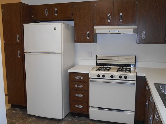 2nd image of 919 New Bedford Dr