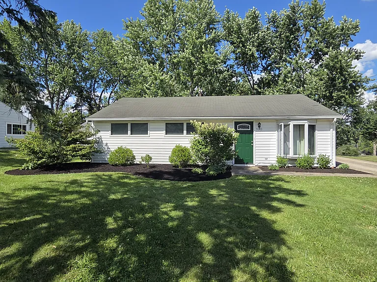 9943 Crestwood Dr — Photo 1