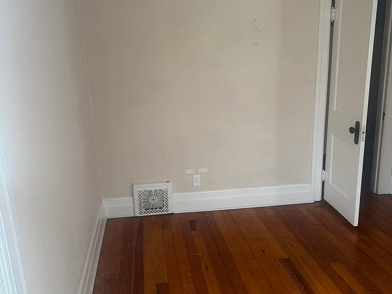 917 N Madison St — Photo 8