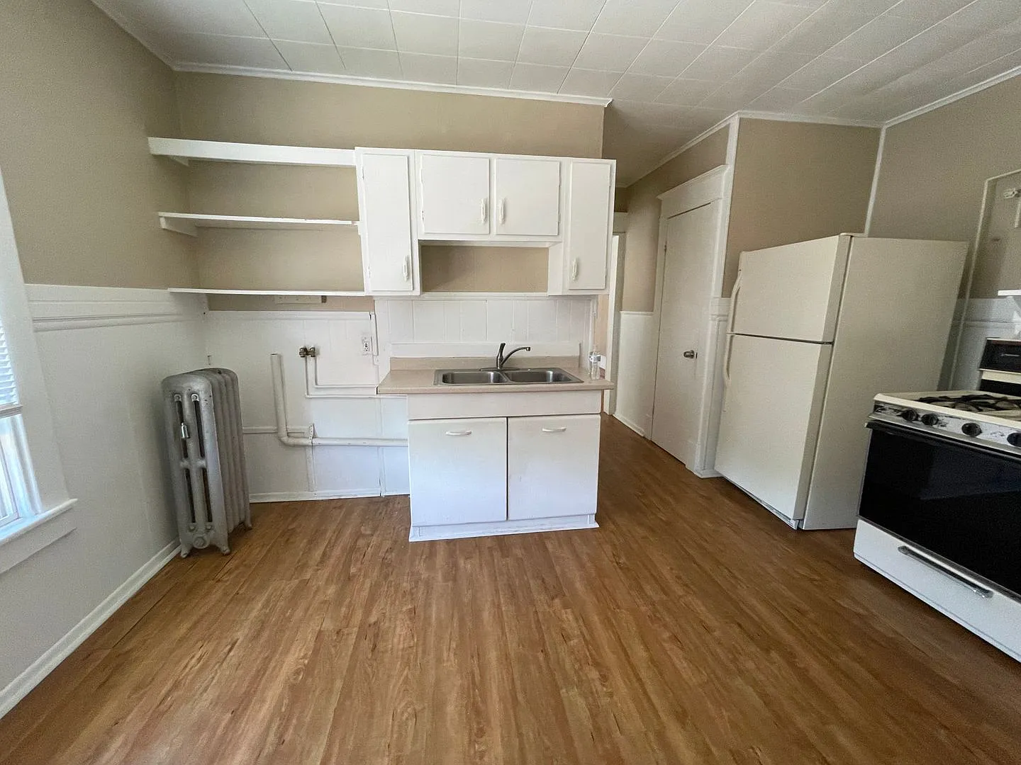 17 & 27 Adams Street Apartments — Photo 1