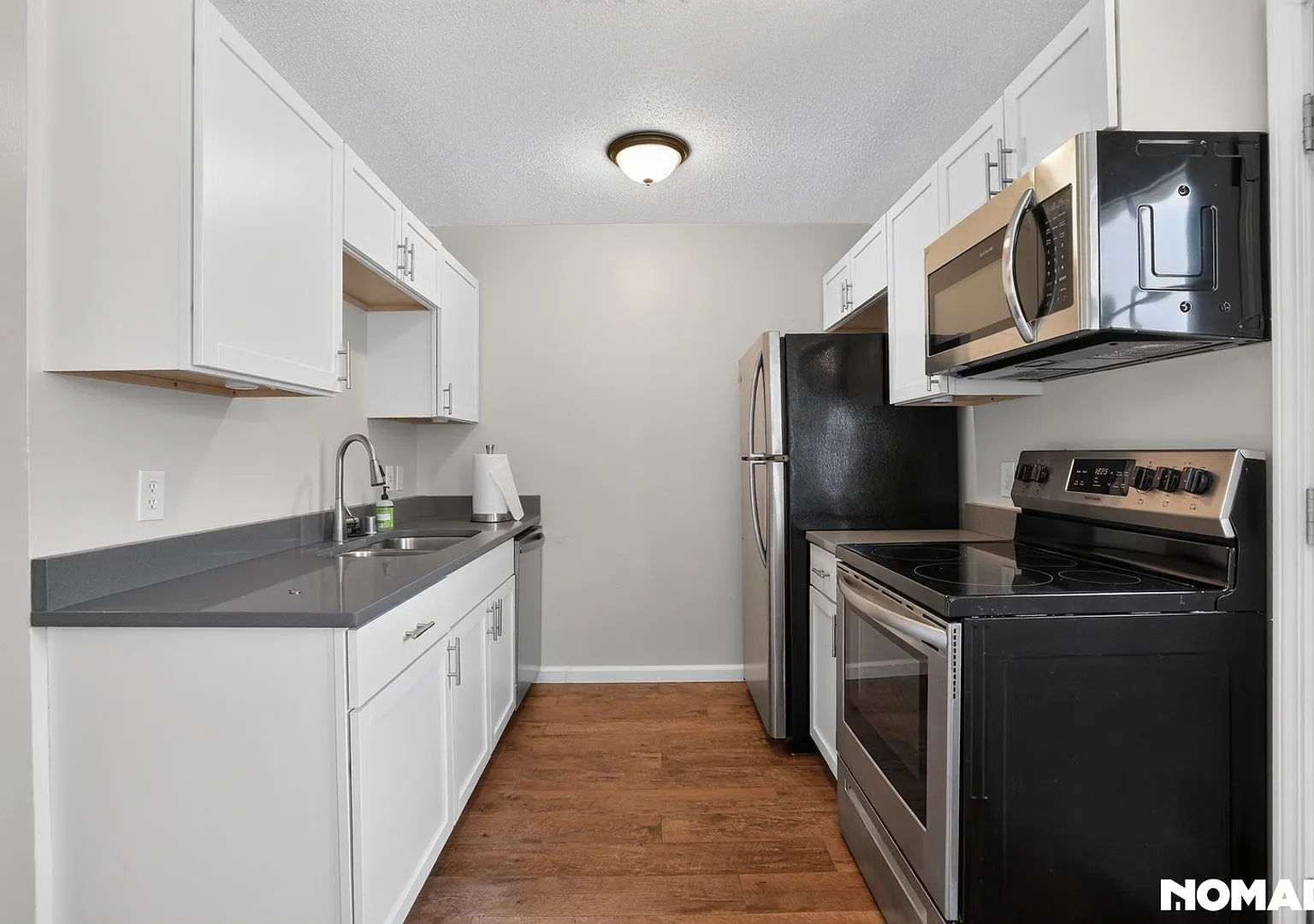 Charming 3BR House in Rosemount — Photo 3