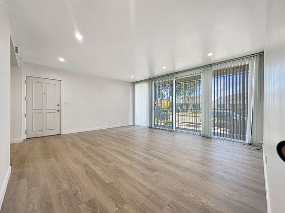 3rd image of 817 E Nutwood St #1