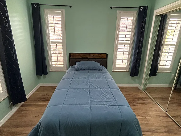2326 SW Cooper Ln — Photo 3