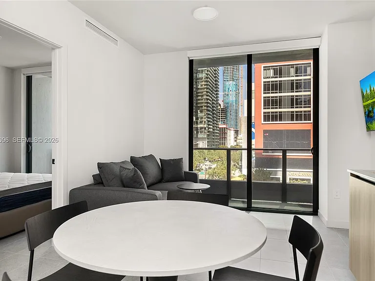 121 NE 5th St #510 — Photo 7