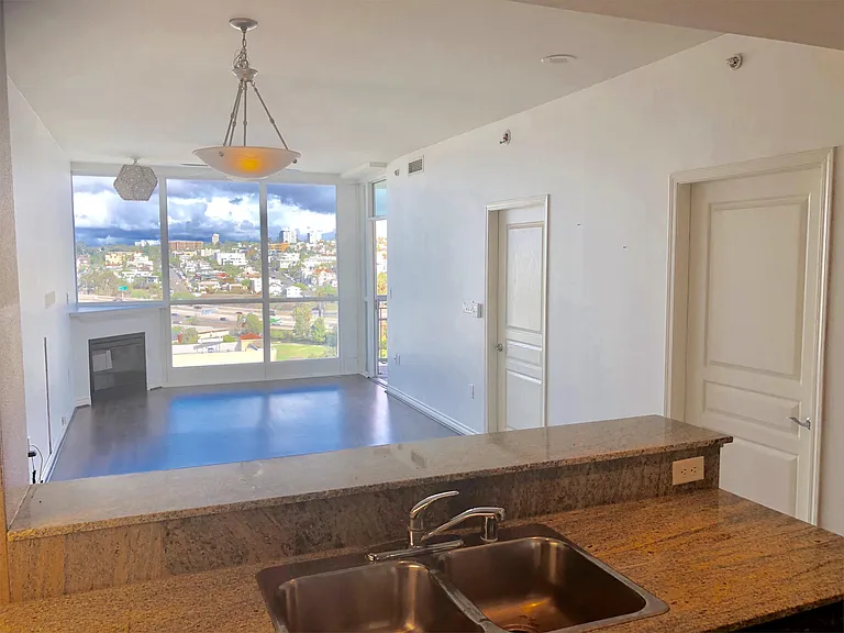 300 W Beech St #1506-1 — Photo 5