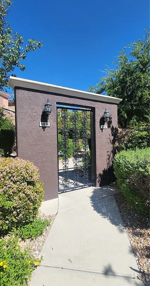 3 bed, 3.0 bath, 1732 sqft, $2,750 — Photo 2