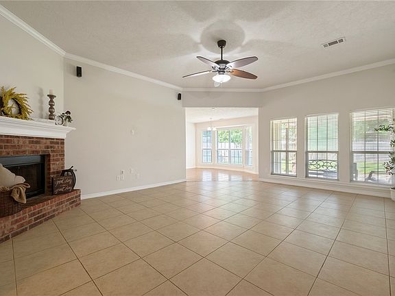 3rd image of 1104 Markham Ln