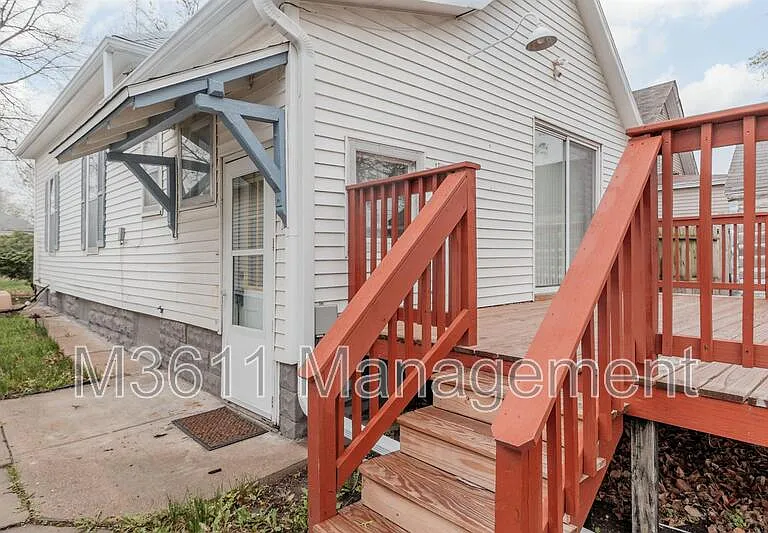 446 E St — Photo 2