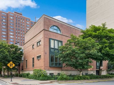 2910 N Commonwealth Ave APT 3, Chicago, IL, 60657