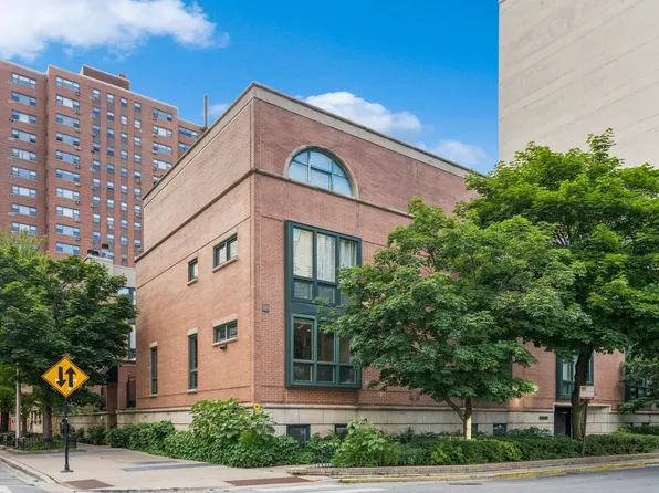 2910 N Commonwealth Ave APT 3, Chicago, IL 60657