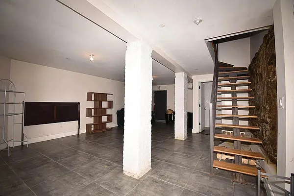 Rented by SpaceReqs LLC | media 9