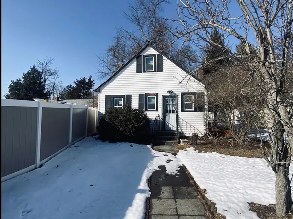 46 Leonard St, Smithtown, NY 11787