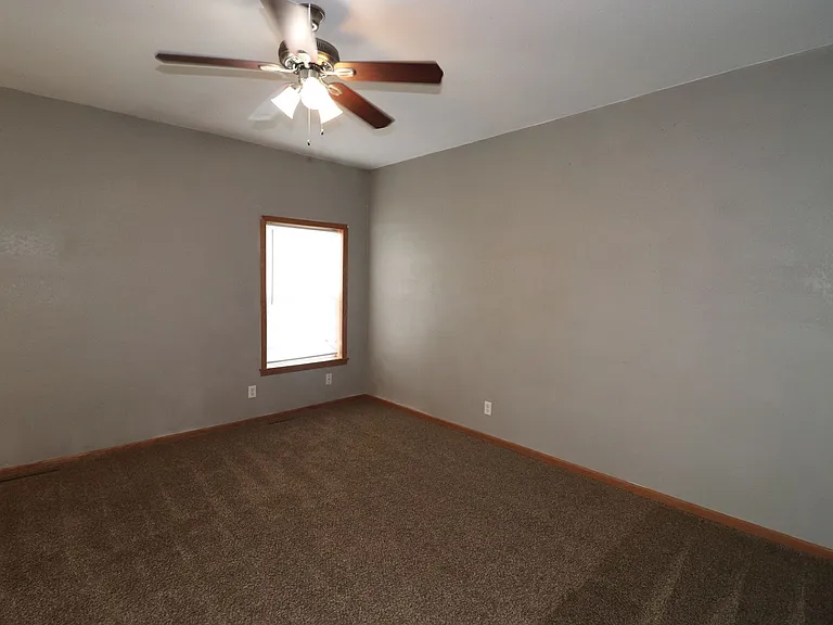 2116 Thompson Dr — Photo 16