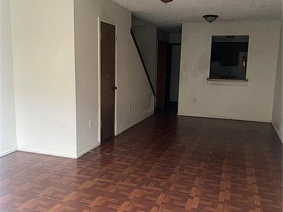 3rd image of 548 Evangeline Ct