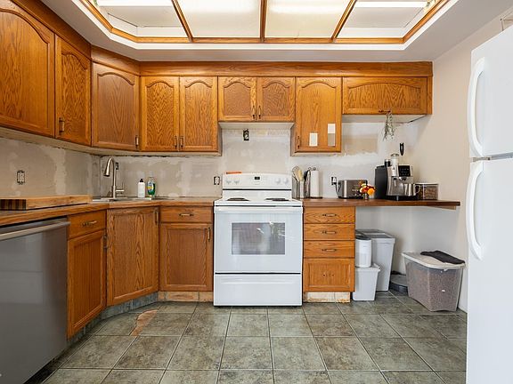5th image of 10972 157th St NW