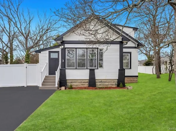 3 Adams Road, Central Islip, NY 11722
