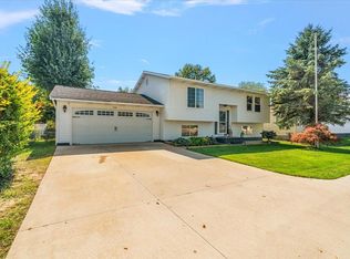 13748 Quincy St, Holland, MI 49424
