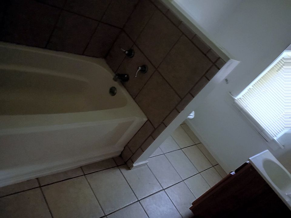 2nd image of 538 Sloan St