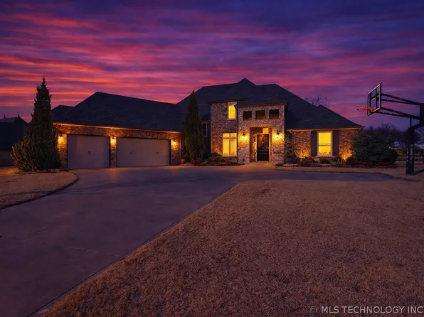 19063 E Twin Creeks Dr, Owasso, OK 74055