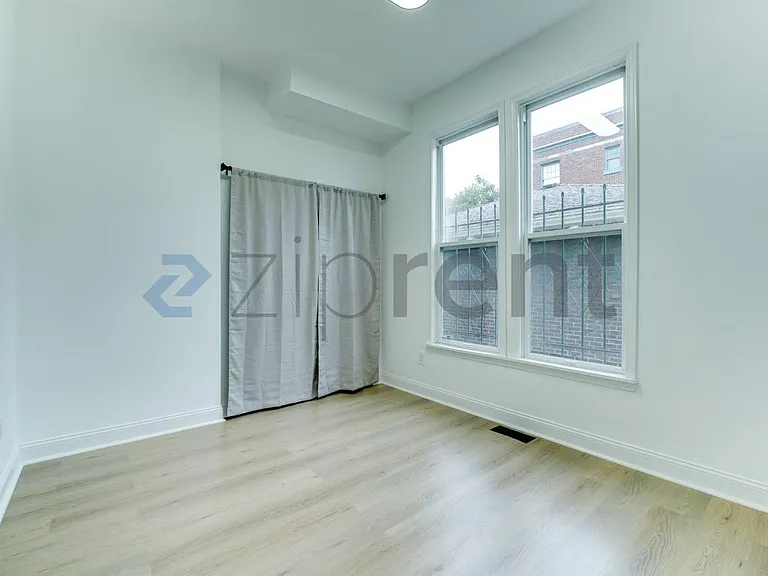 615 S Yakima Ave — Photo 10
