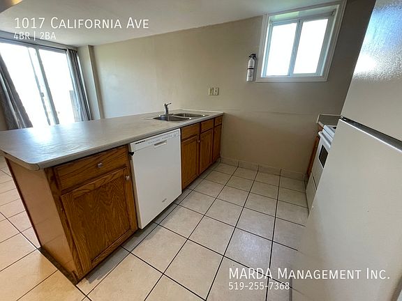 4th image of 1017 California Ave