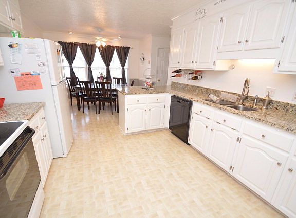 3rd image of 401 Woodvale Ln