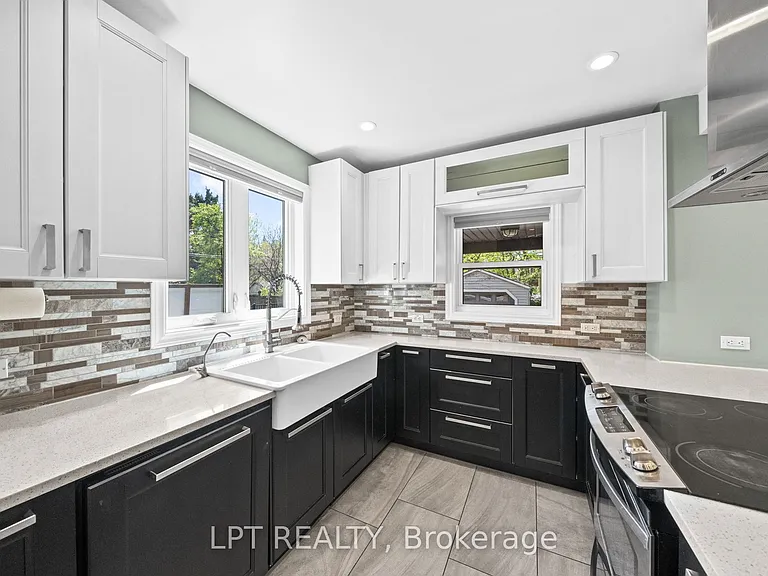 126 Blackburn Ave — Photo 8