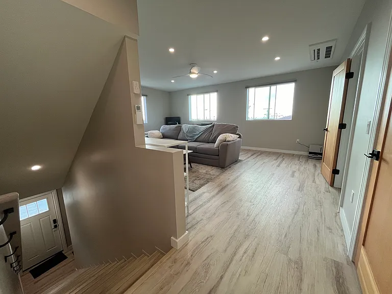 4649 Santa Monica Ave — Photo 20
