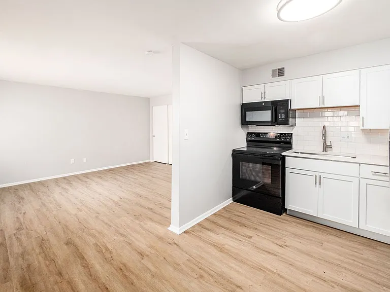 593 Riverview Dr #K — Photo 11