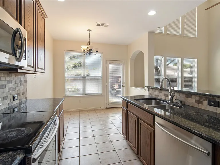 3501 Jackson Dr — Photo 8