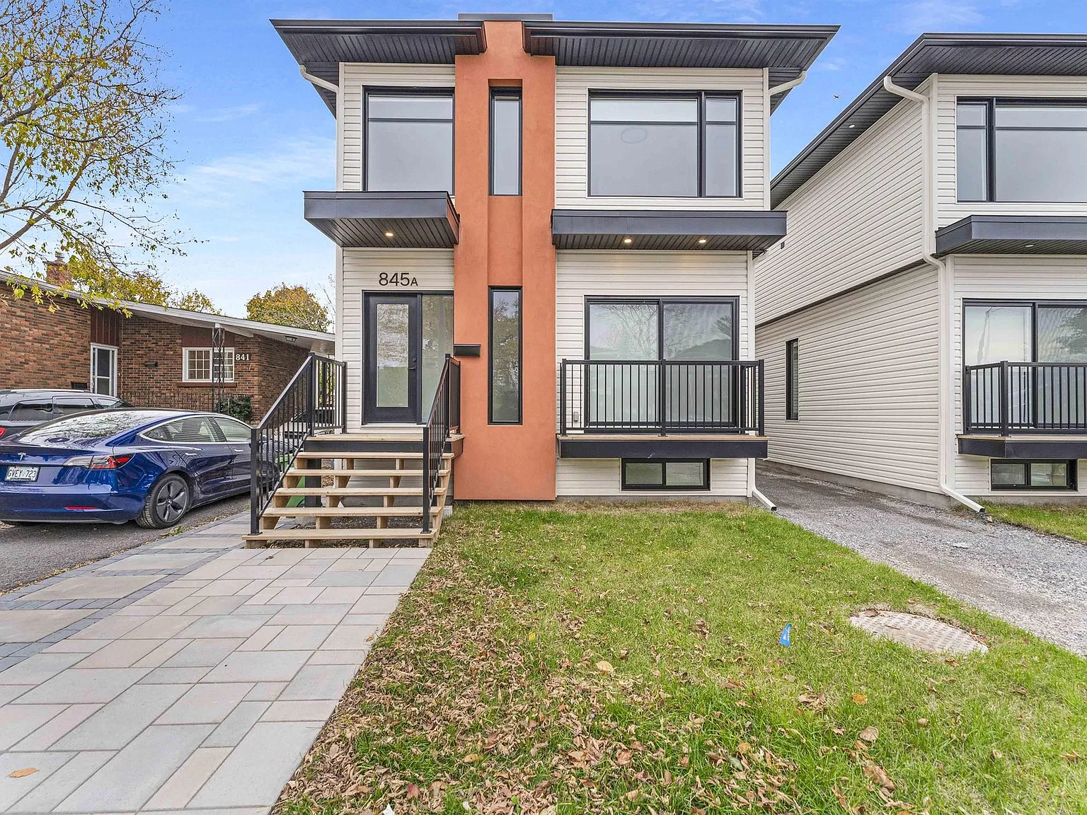 845 Woodroffe Avenue Ottawa — Photo 1