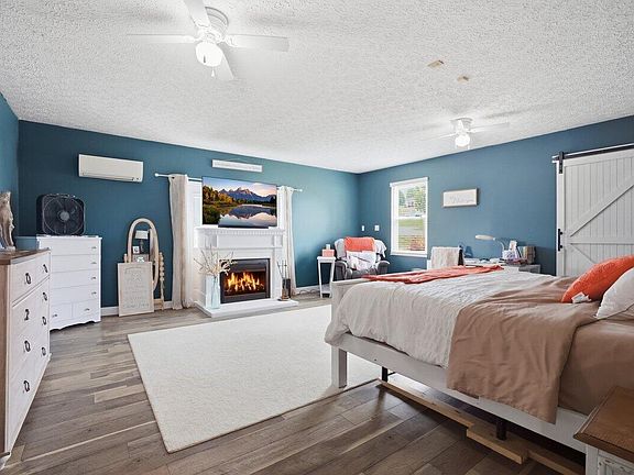 4th image of 4415 Holly Tree Ln
