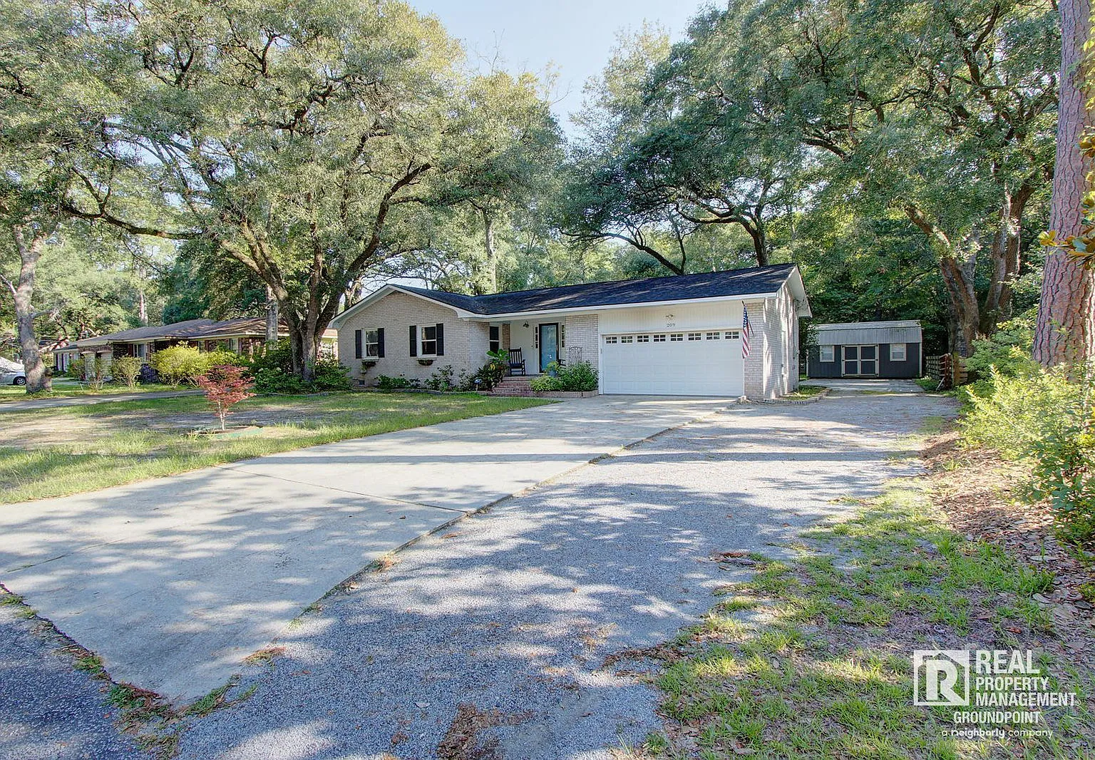 3 bed, 2.0 bath, 1300 sqft, $2,400 — Photo 3