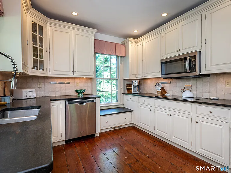 103 Litchfield Rd — Photo 9