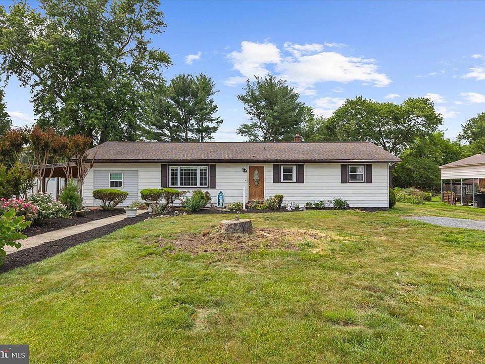 1st image of 949 Oakdale Cir