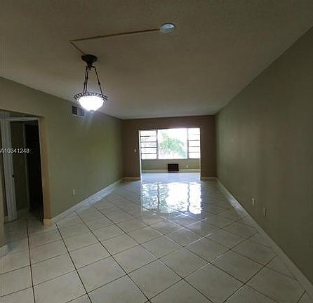 4th image of 270 NE 191st St APT 120