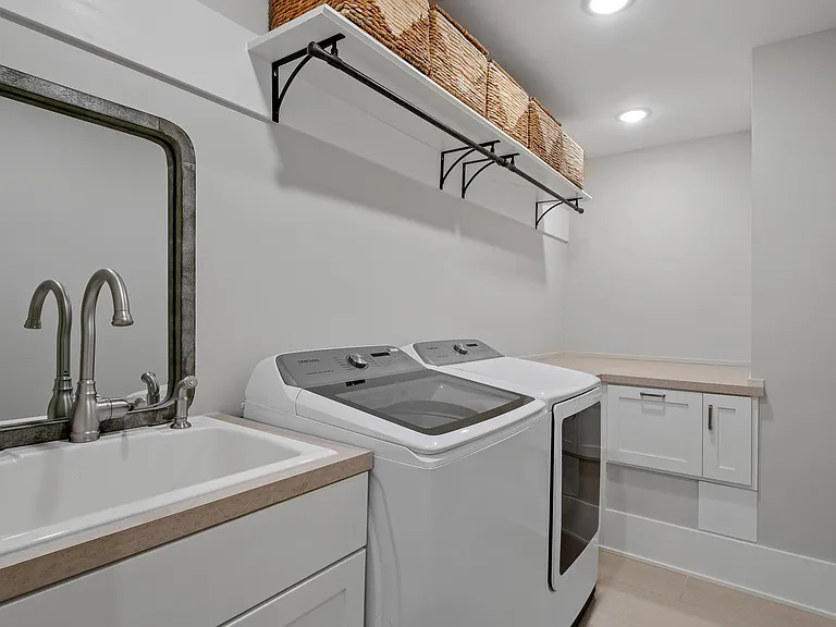 1310 Lake Dr SE — Photo 32