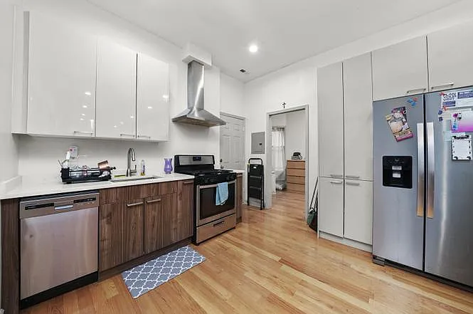 1508 N Artesian Ave #2F — Photo 2
