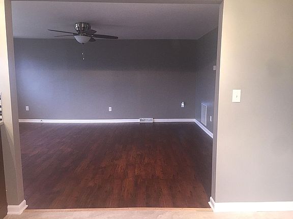 4th image of 170 W Walnut St
