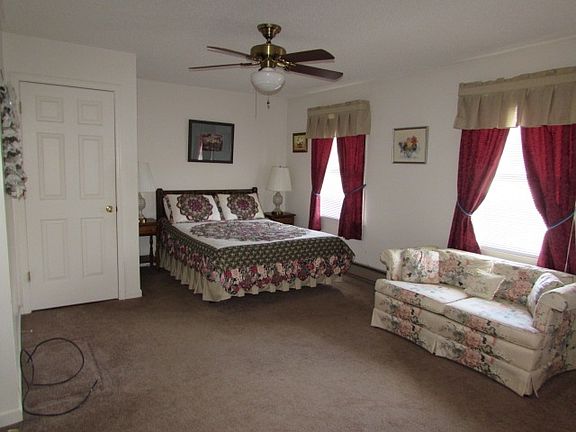 2nd image of 285 Dogwood Dr
