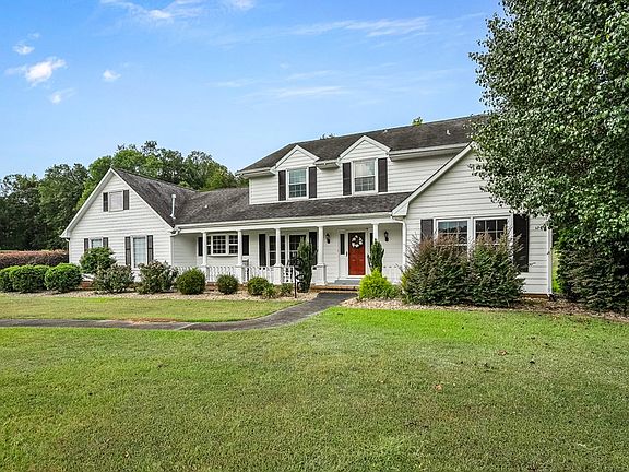 2nd image of 107 Roman Cir