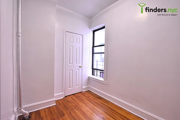 Rented by Clove Realty LLC | media 9